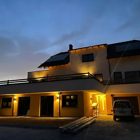 Hoehenweg & Ferienwohnung Apartment Mariapfarr